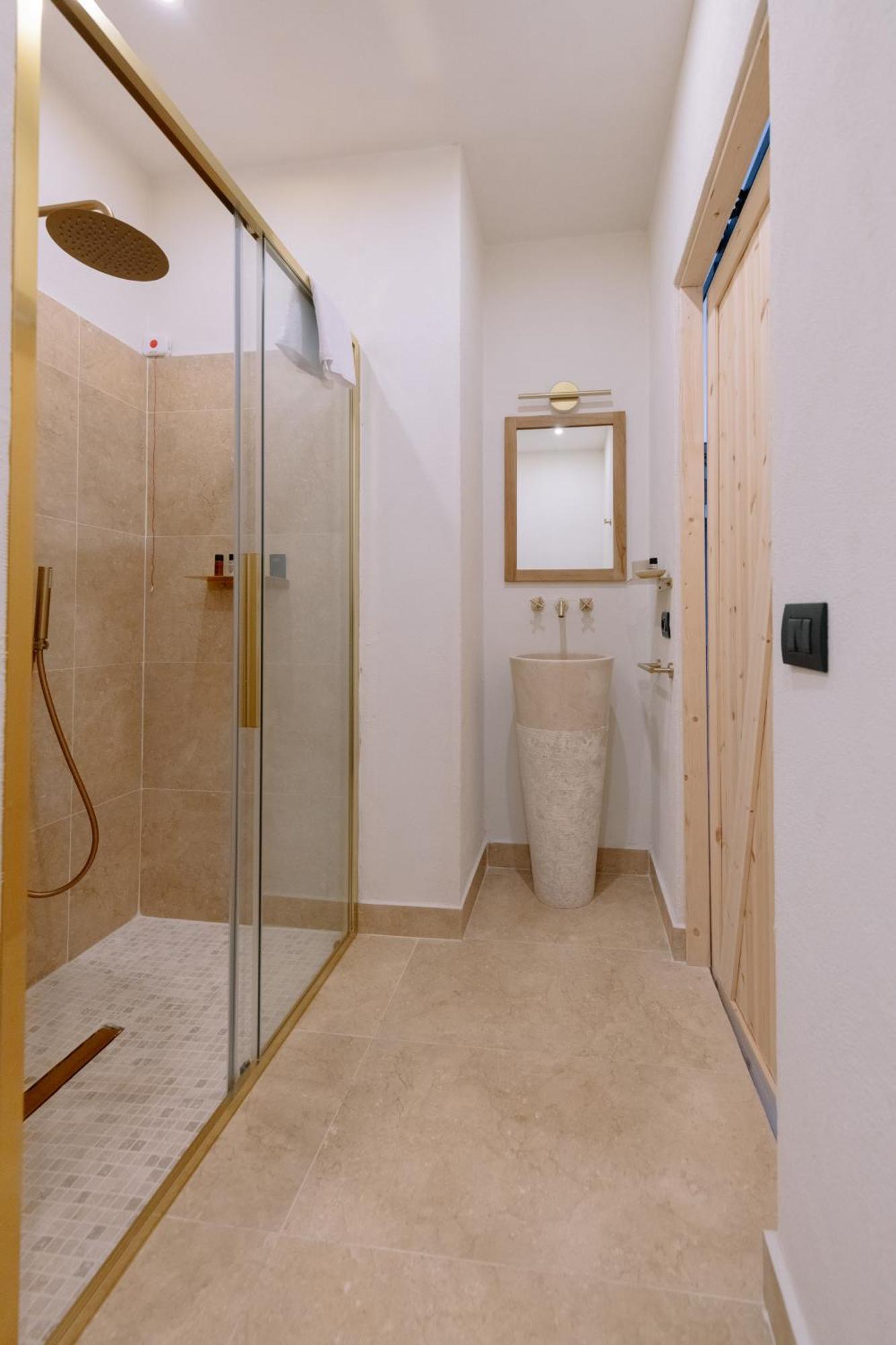 Taga Suites CTA Exteriör bild