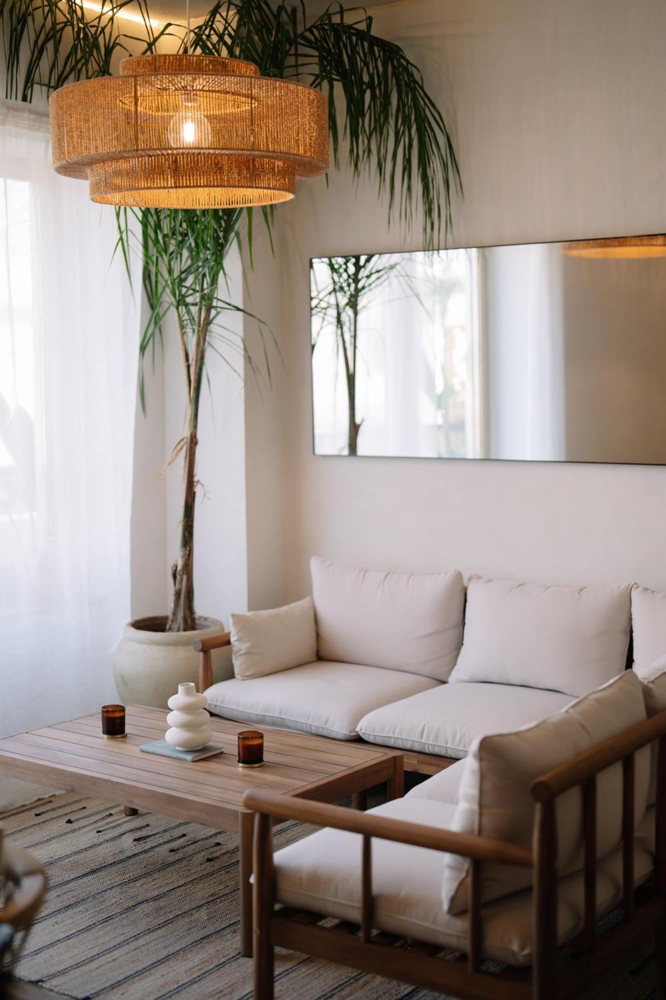 Taga Suites CTA Exteriör bild