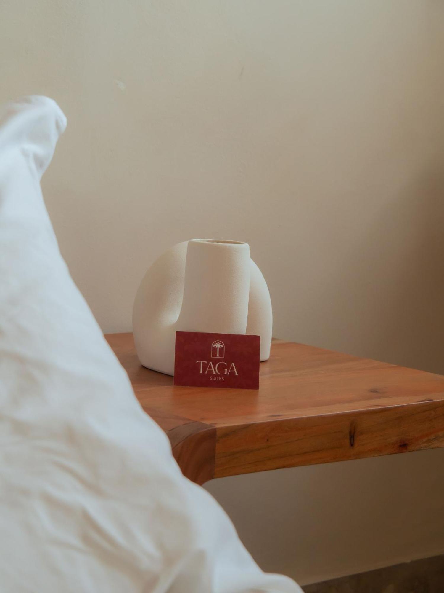 Taga Suites CTA Exteriör bild